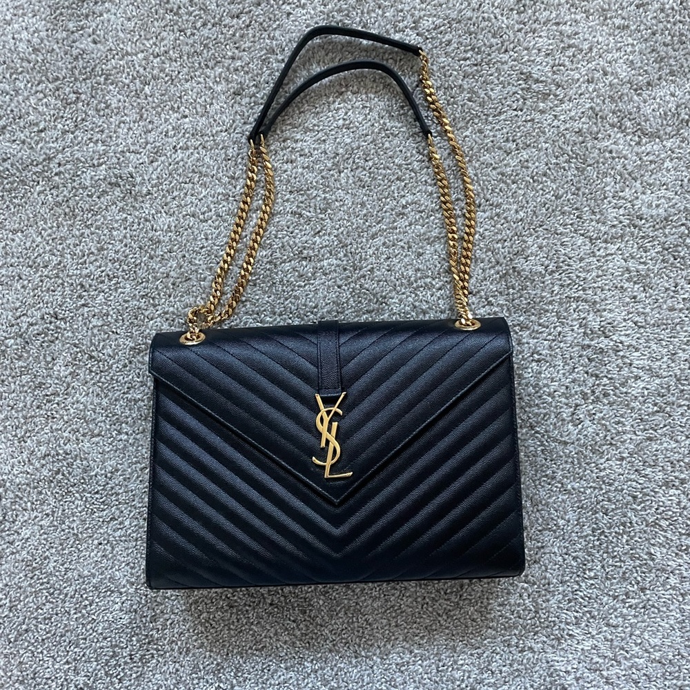 ENVELOPE LARGE BAG IN MATELASSÉ GRAIN DE POUDRE EMBOSSED LEATHER